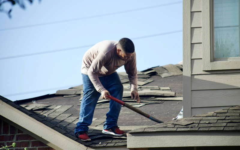 Insider Tips to Hiring the Best the Roofer (A Must Read)
