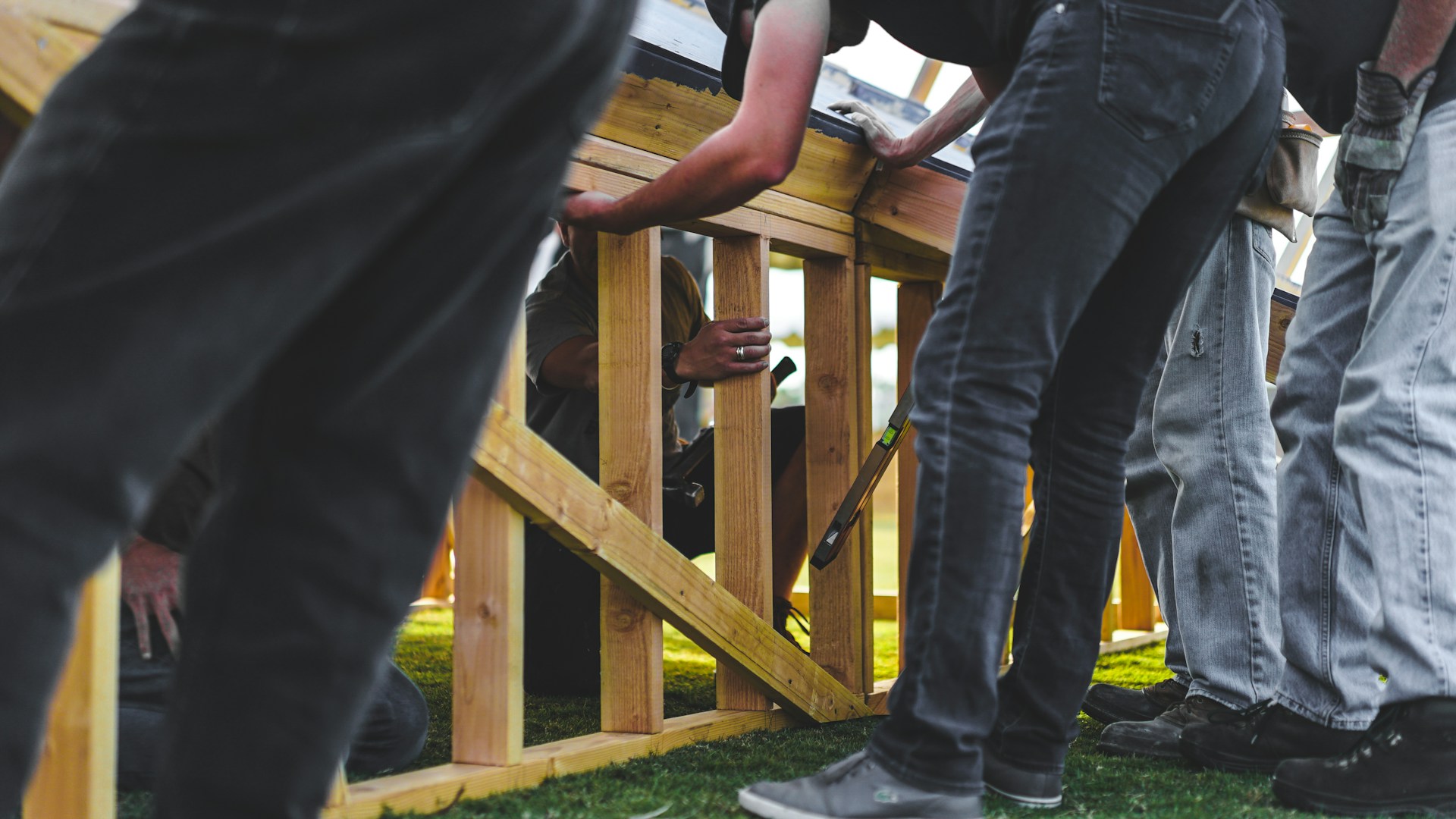 Read This Before Hiring a Fence Installer: Must-Know Tips!