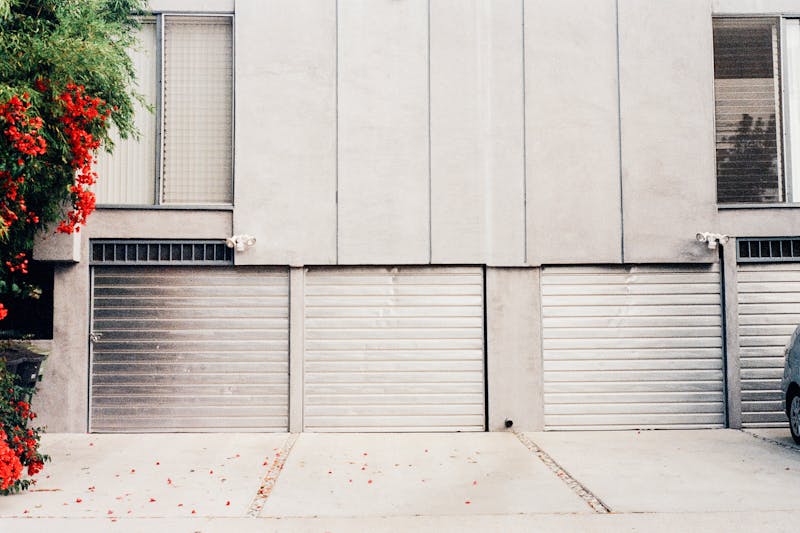 hiring the best garage door contractor