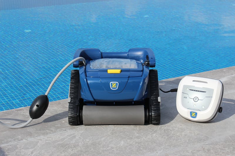Ultimate Guide: How to Hire the Best Pool Cleaner (#1 Guide)