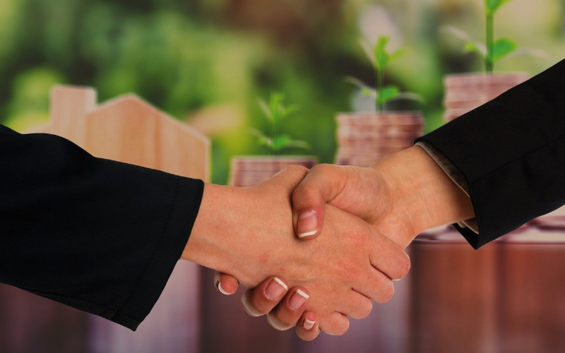 hiring real estate lawyers